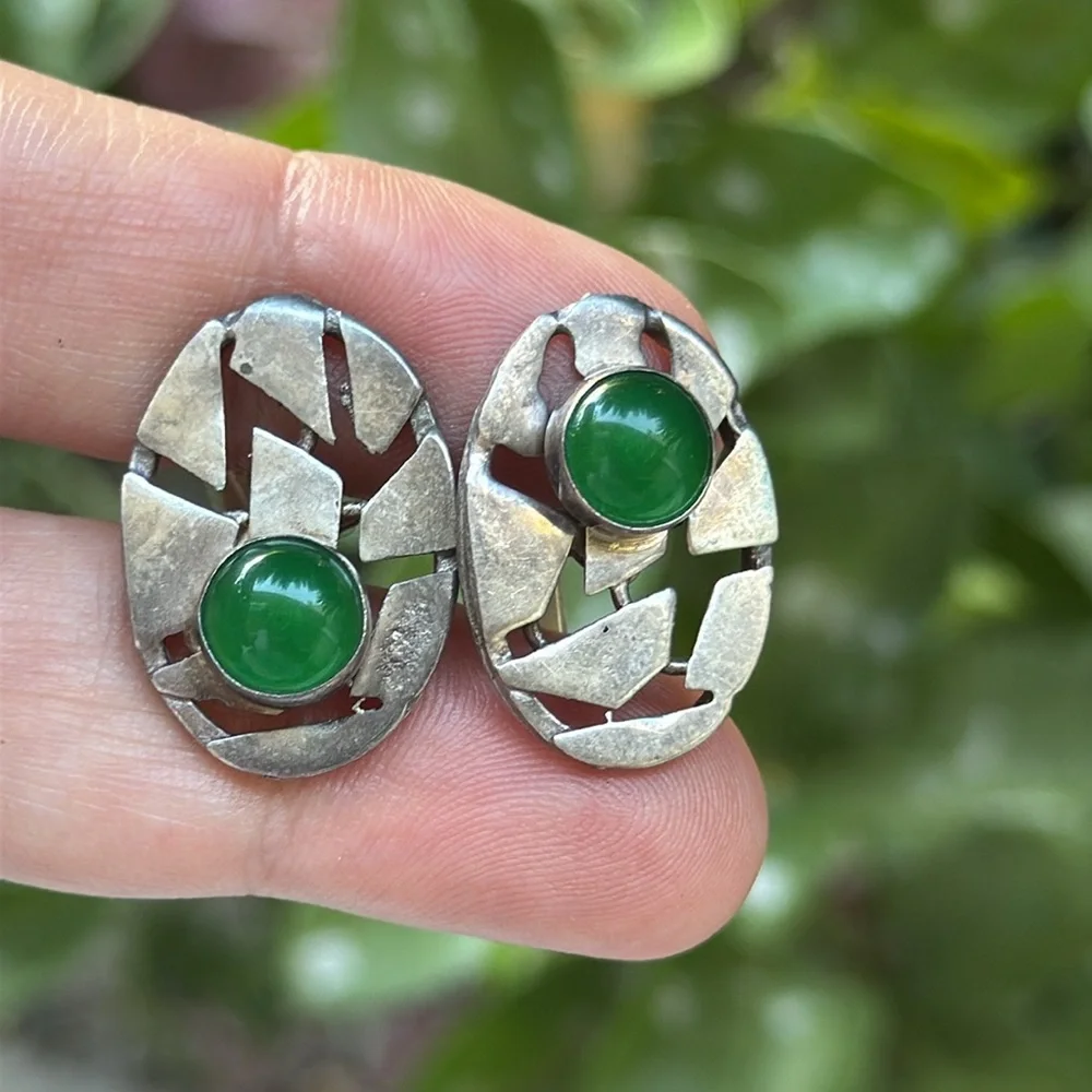 Vintage Silver and Jade Cufflinks - Picture 3 of 17
